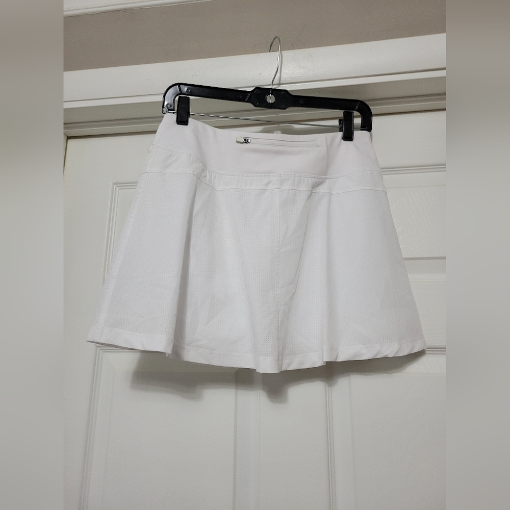SZ (M) WHITE MTA SPORTS SHORTS